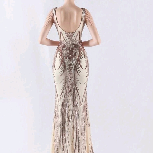 Eegant Champagne/ Gold Floral Wedding Dress - Picture 9 of 14